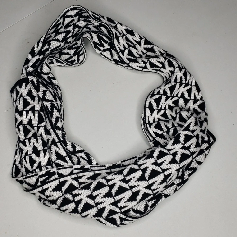 Michael Kors Womens Monogram Knit Lightweight Soft Winter Scarf Designer